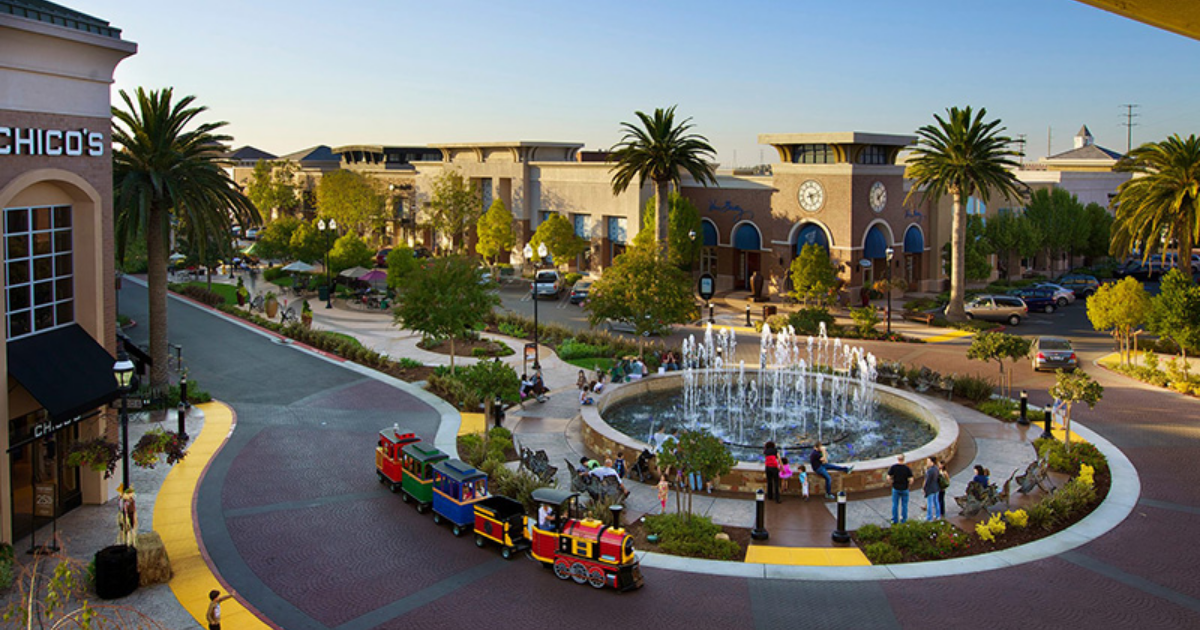 The Fountains at Roseville center square, Taken from https://www.placertourism.com/directory/the-fountains-at-roseville/